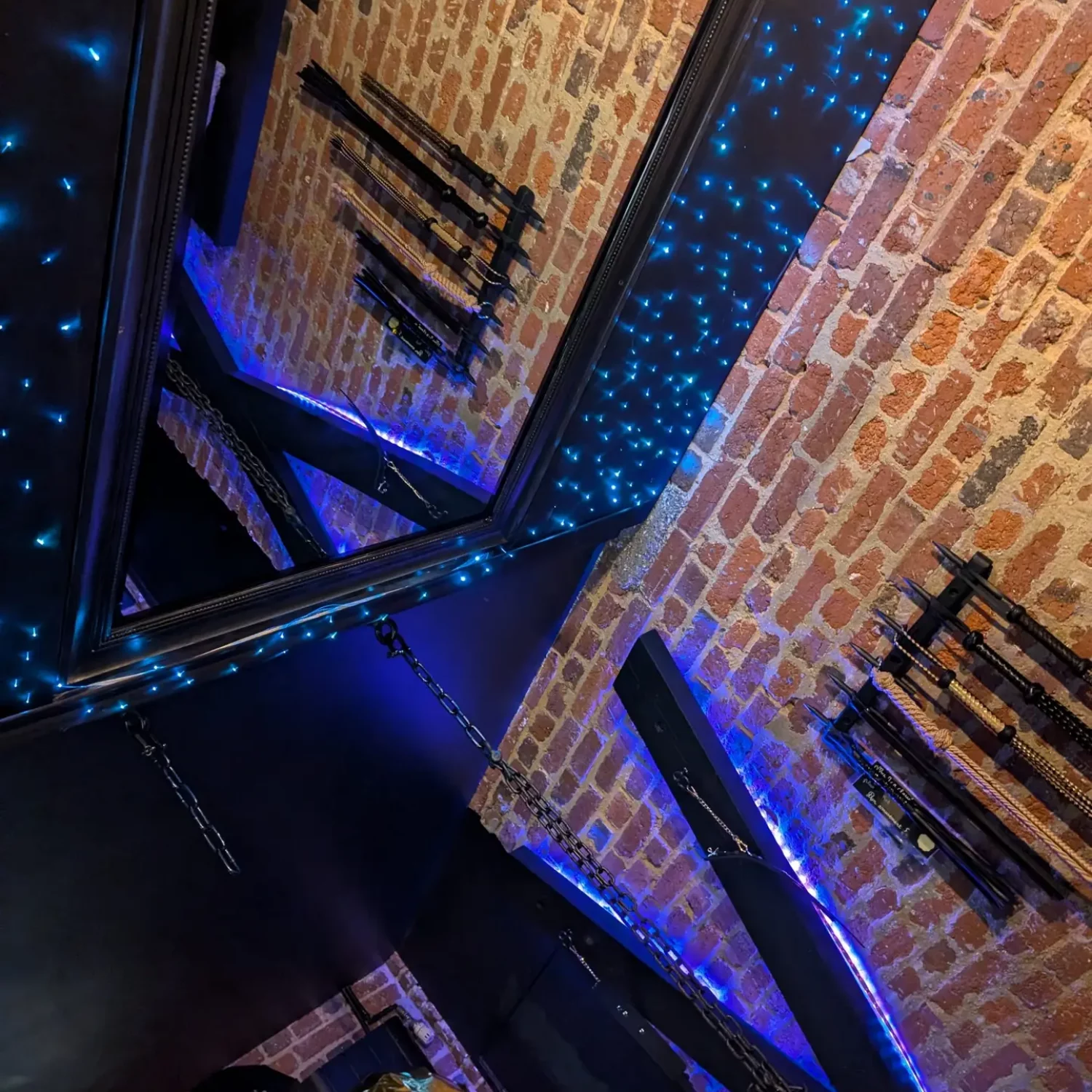 BLACKROOM